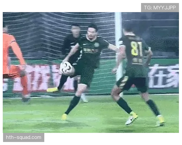 反弹手球判罚标准为何如此争议巨大？揭秘裁判判罚逻辑