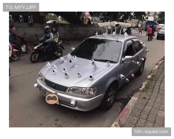 恩佐今天又穿着运动鞋逛街，旁边的保姆车都跟不上他的节奏了哈哈