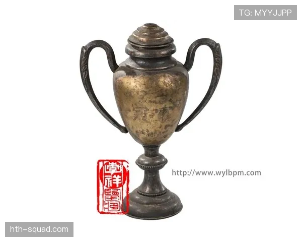 汪顺晒家照，奖牌墙像博物馆、茶几堆名表名包，刷到我都不好意思点外卖了